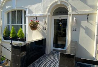 Belvedere Hotel allows 18 year olds to book a room