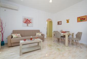 Kapris House has Balcony rooms