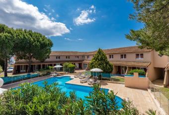 Noemys Aigues-Mortes - ex Mona Lisa Royal H  tel has Balcony rooms