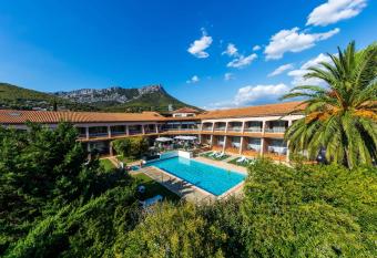 Noemys Toulon La Valette - Hotel restaurant avec piscine has Balcony rooms