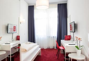 Hotel Mille Stelle City allows 18 year olds to book a room