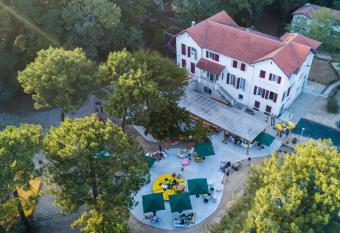 JO&JOE Hossegor allows 18 year olds to book a room