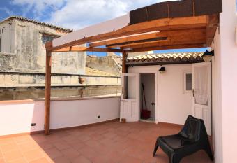 Graziella House Holiday has Smoking rooms