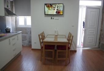 Casinha da Cal  ada allows 18 year olds to book a room