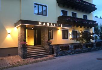 Magali s, Bed & Breakfast - former Pension Andrea has Balcony rooms