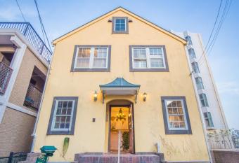 IZA Enoshima Guest House and Bar allows 18 year olds to book a room