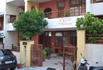 Raj Cottage Ganga Vatika has Balcony rooms