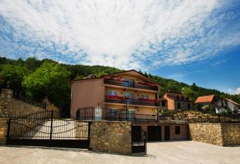 The Green Apartments has Balcony rooms