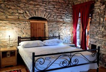 Stone rooms 1850 has Balcony rooms