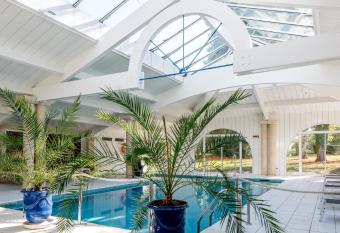 Logis H  tels- H  tel et Restaurant Domaine de Fompeyre has Balcony rooms