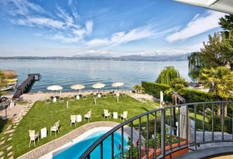 Hotel La Rondine has Balcony rooms