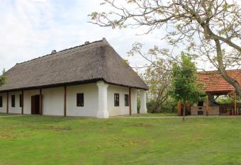 A cig  ndi b  r   h  za has Balcony rooms