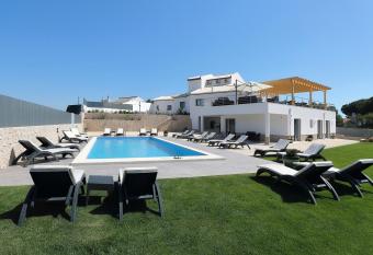 Sunfield Guest House - Only Adults allows 18 year olds to book a room