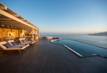 Naxos Rock Villas allows 18 year olds to book a room