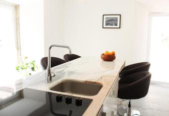 Penthouse Oasis has Balcony rooms