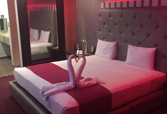 Intimisimo Autohotel Adults Only Ciudad Industrial allows 18 year olds to book a room