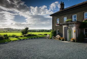 Aynsome Manor Bed and Breakfast allows 18 year olds to book a room