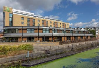 Holiday Inn London Brentford Lock, an IHG Hotel allows 18 year olds to book a room