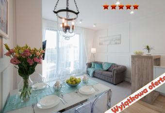 Elegance Sopot Gdynia Apartment has Balcony rooms