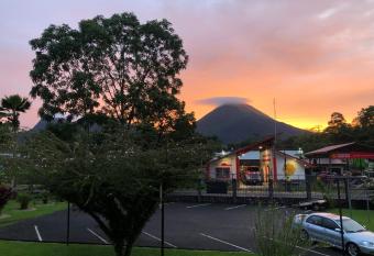 Condo s Vista Al Volcan allows 18 year olds to book a room