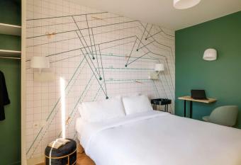 ibis Styles Asnieres Centre allows 18 year olds to book a room