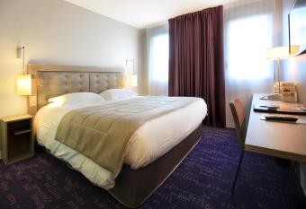 H  tel Anne De Bretagne allows 18 year olds to book a room