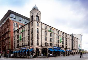 Holiday Inn - Glasgow - City Ctr Theatreland, an IHG Hotel allows 18 year olds to book a room
