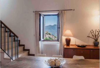 TAORMINA - The Godfathers Little Mansion has Smoking/Balcony rooms