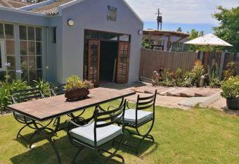 De Oude Schuur has Balcony rooms