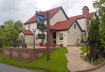 The Greyhound Inn has Balcony rooms
