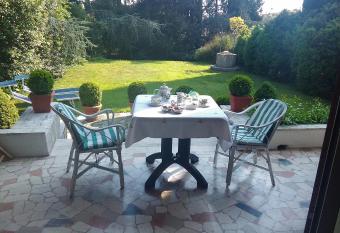 B&B La Villa Mediterranea has Balcony rooms