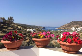 Villa Costa Studios allows 18 year olds to book a room