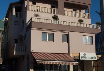 Hotel Barbaric has Balcony rooms