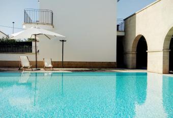 Blue Paradise has Balcony rooms