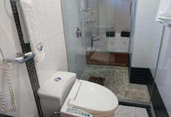 Hotel Portobelo Guatape allows 18 year olds to book a room