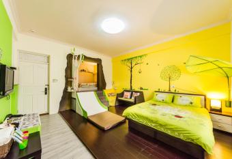 124 Lane Garden B&B has Balcony rooms