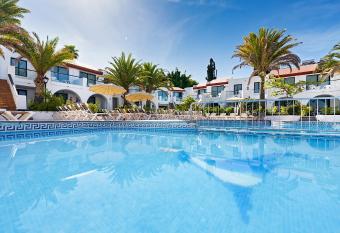 Ura Nido del   guila allows 18 year olds to book a room