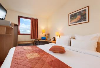 Geographotel Paris-Roissy CDG Airport allows 18 year olds to book a room