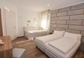 ALPieve Albergo Pieve allows 18 year olds to book a room