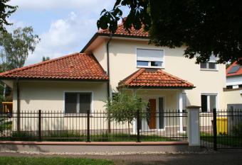 Business Lounge Potsdam allows 18 year olds to book a room