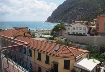 Endro s Rooms allows 18 year olds to book a room