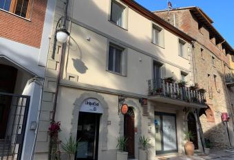 L Arco B&B di Charme allows 18 year olds to book a room