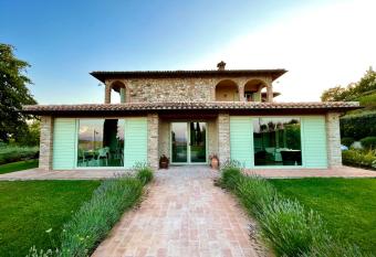 Fattoria di Monticello allows 18 year olds to book a room