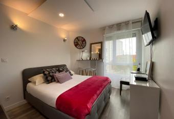 Studio Gare Part Dieu allows 18 year olds to book a room