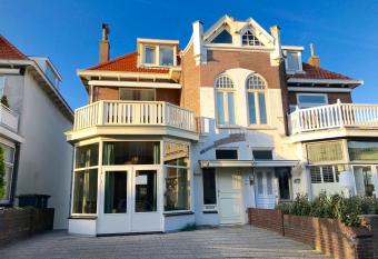 Maison Rue de la Mer has Balcony rooms