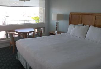 Sea Crest Inn has Balcony rooms