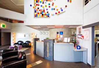 H  tel & R  sidence Octel allows 18 year olds to book a room