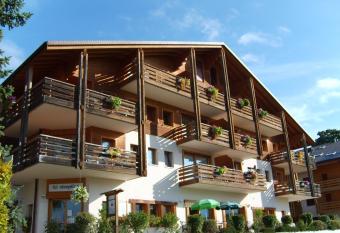 R  sidence Castel Club Leysin Parc allows 18 year olds to book a room