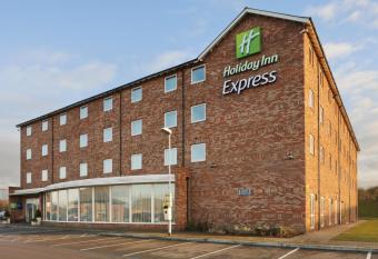 Holiday Inn Express Nuneaton, an IHG Hotel allows 18 year olds to book a room