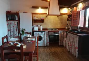 Casas Rurales Los Guinderos has Balcony rooms